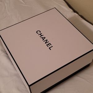 Chanel box